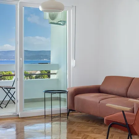 Skyline Apartment *