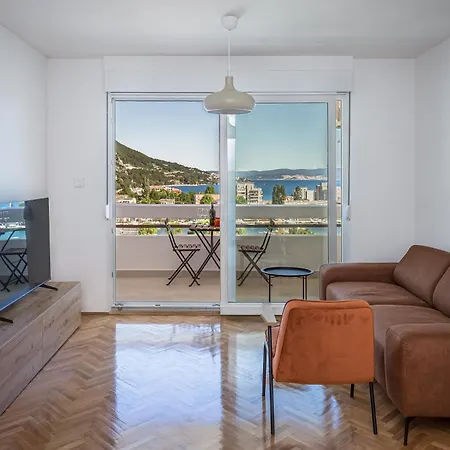 Skyline Apartment