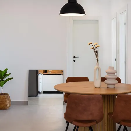 Skyline Apartment *
